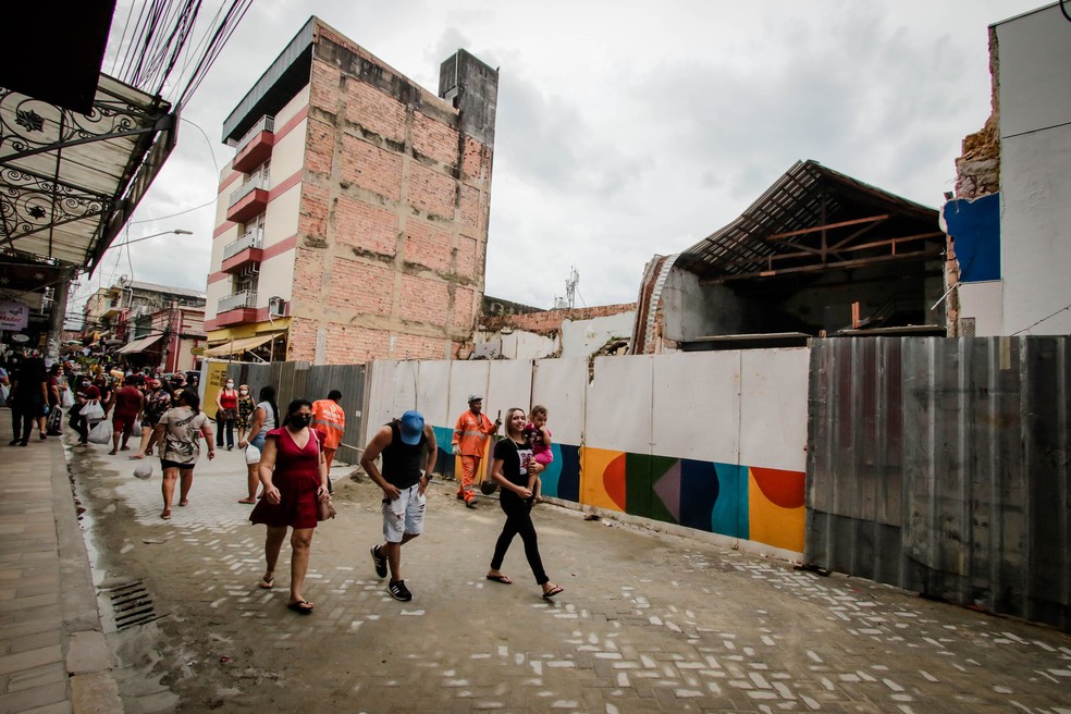 Prefeitura libera rua Henrique Martins após obras de contenção de erosão e reconstrução de galeria. — Foto: Divulgação