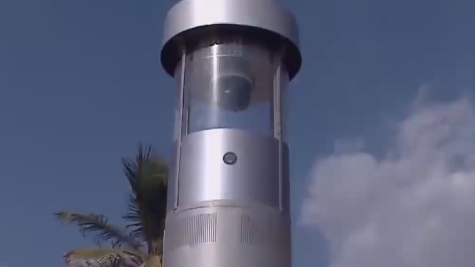 Totem de segurança é realocado após instalação inadequada na Avenida Litorânea
