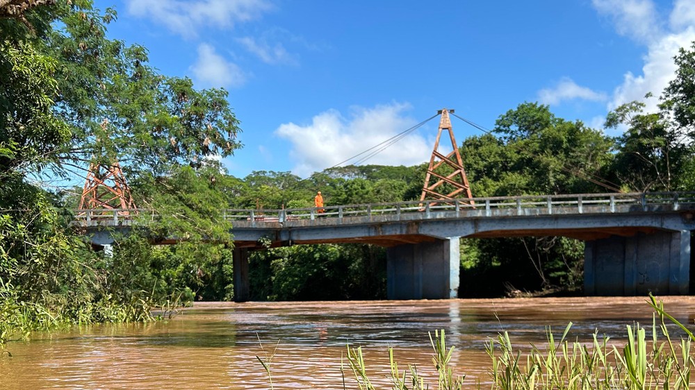 Bombeiros procuram por jovem desaparecida no Rio Tijuco, em Ituiutaba