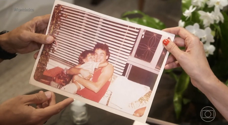 'Ele foi o herói que eu tive em casa', diz Tadeu Schmidt ao se despedir do irmão Oscar