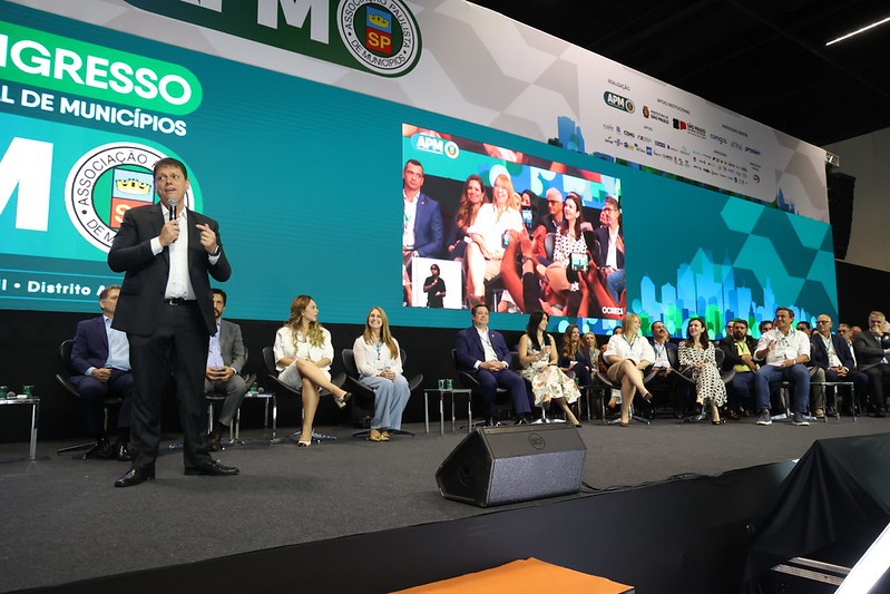 'Não adianta querer compartilhar paternidade', diz Tarcísio após vídeos de Haddad sobre investimento do governo federal em obras de SP