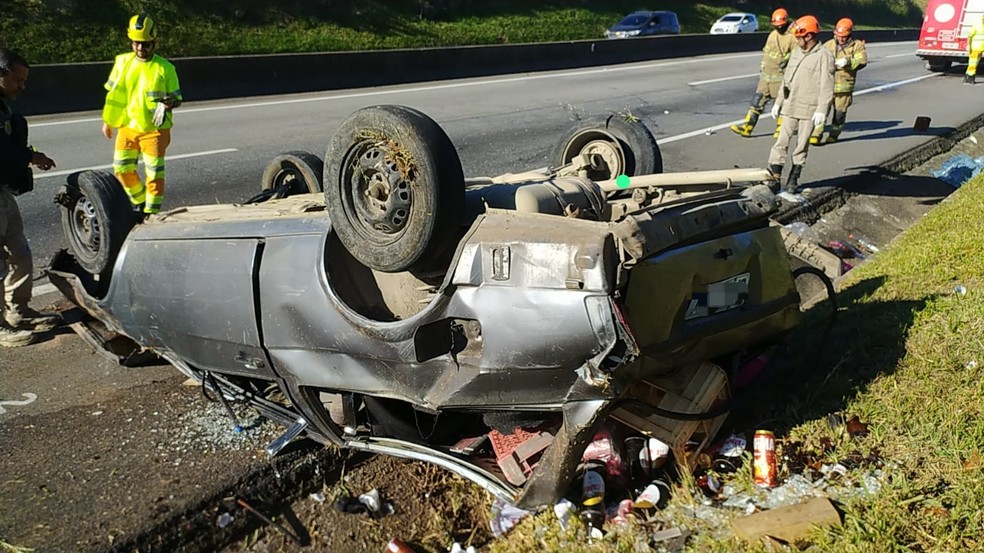 Mulher morre ao ser arremessada para fora de carro em acidente na Via  Dutra, em Itatiaia | Sul do Rio e Costa Verde | G1