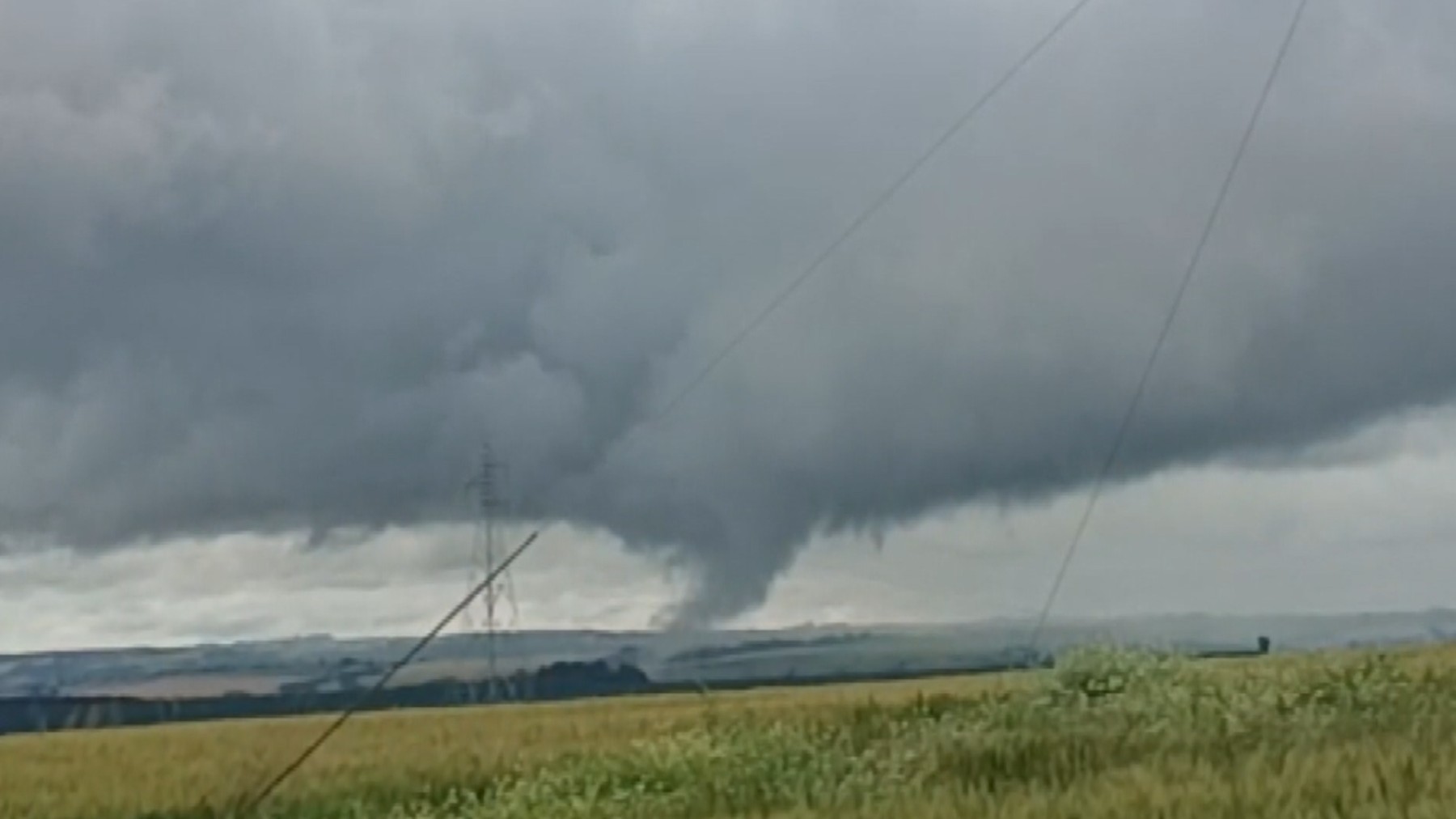 Paraná registra 'tornado landspout'; entenda o que é o fenômeno