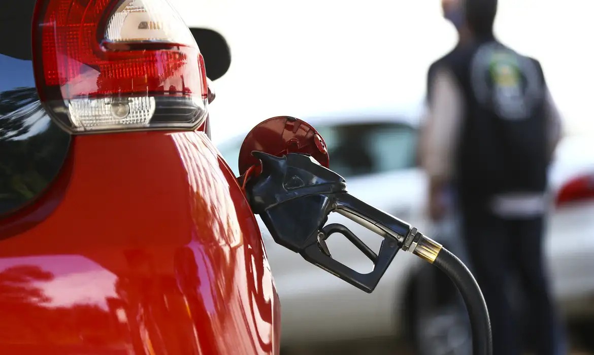 Álcool ou gasolina: veja qual compensa mais no seu estado após alta dos combustíveis