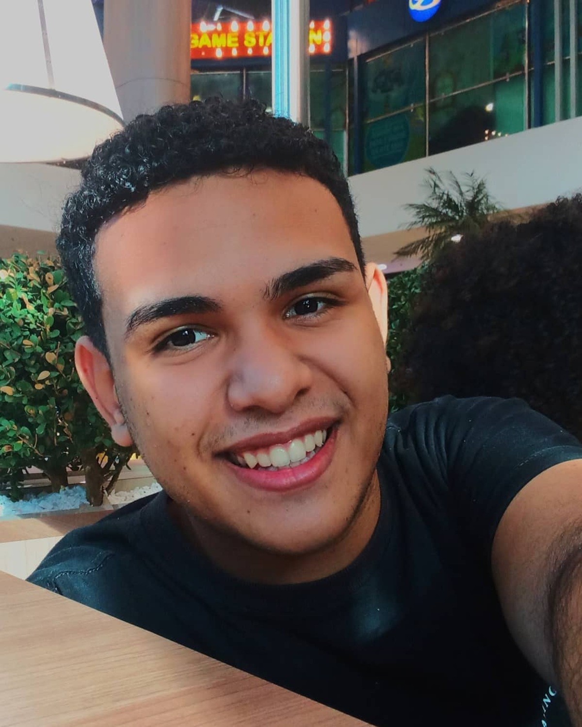 Vídeo mostra fisioterapeuta momentos antes de desaparecer e ser achado morto em terreno baldio: 'Ninguém sabe o que fizeram com ele', diz pai