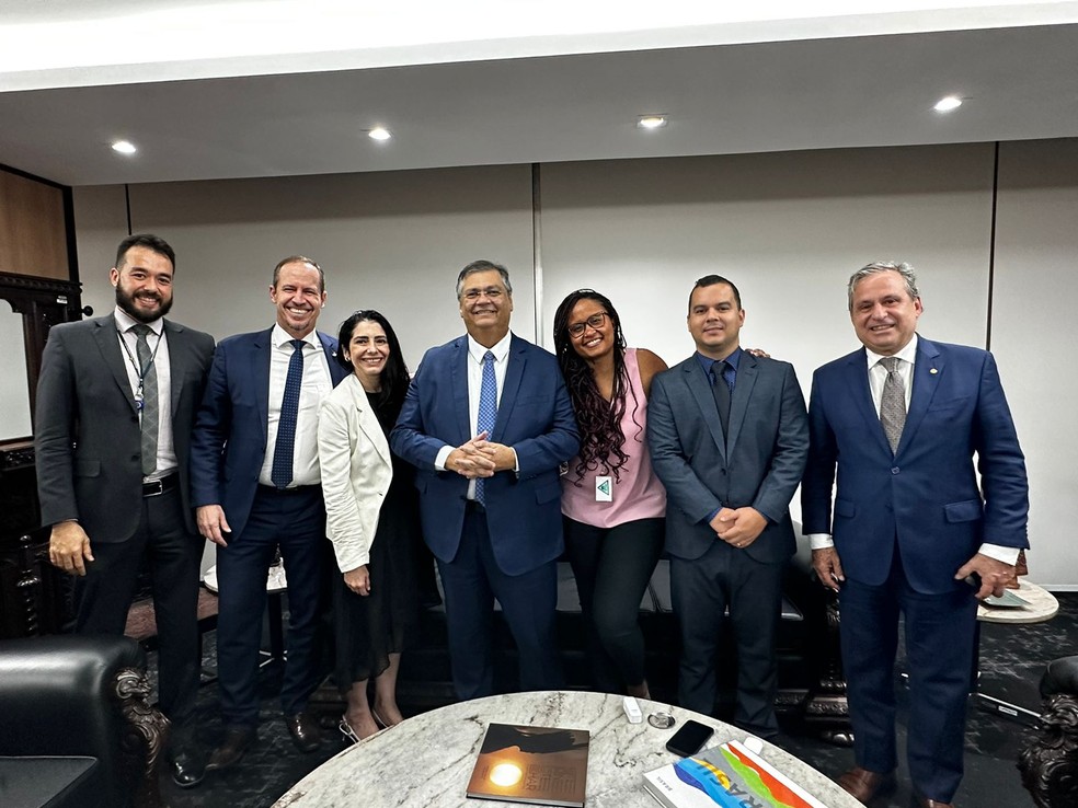 Flávio Dino com equipe de secretários no Ministério da Justiça. — Foto: Divulgação