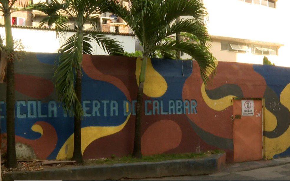 Escola do Calabar ficou fechada na terça-feira e quarta — Foto: Reprodução TV Bahia