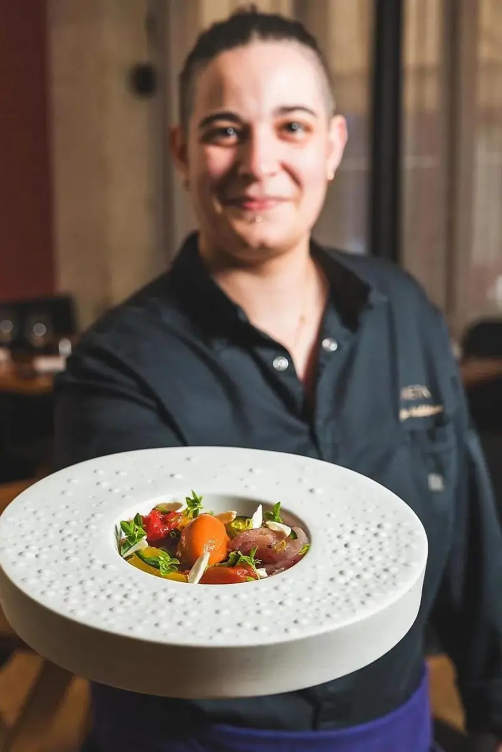 Julia Sedefdjian foi a chef mais jovem a receber uma estrela Michelin na França, com apenas 21 anos — Foto: Baieta