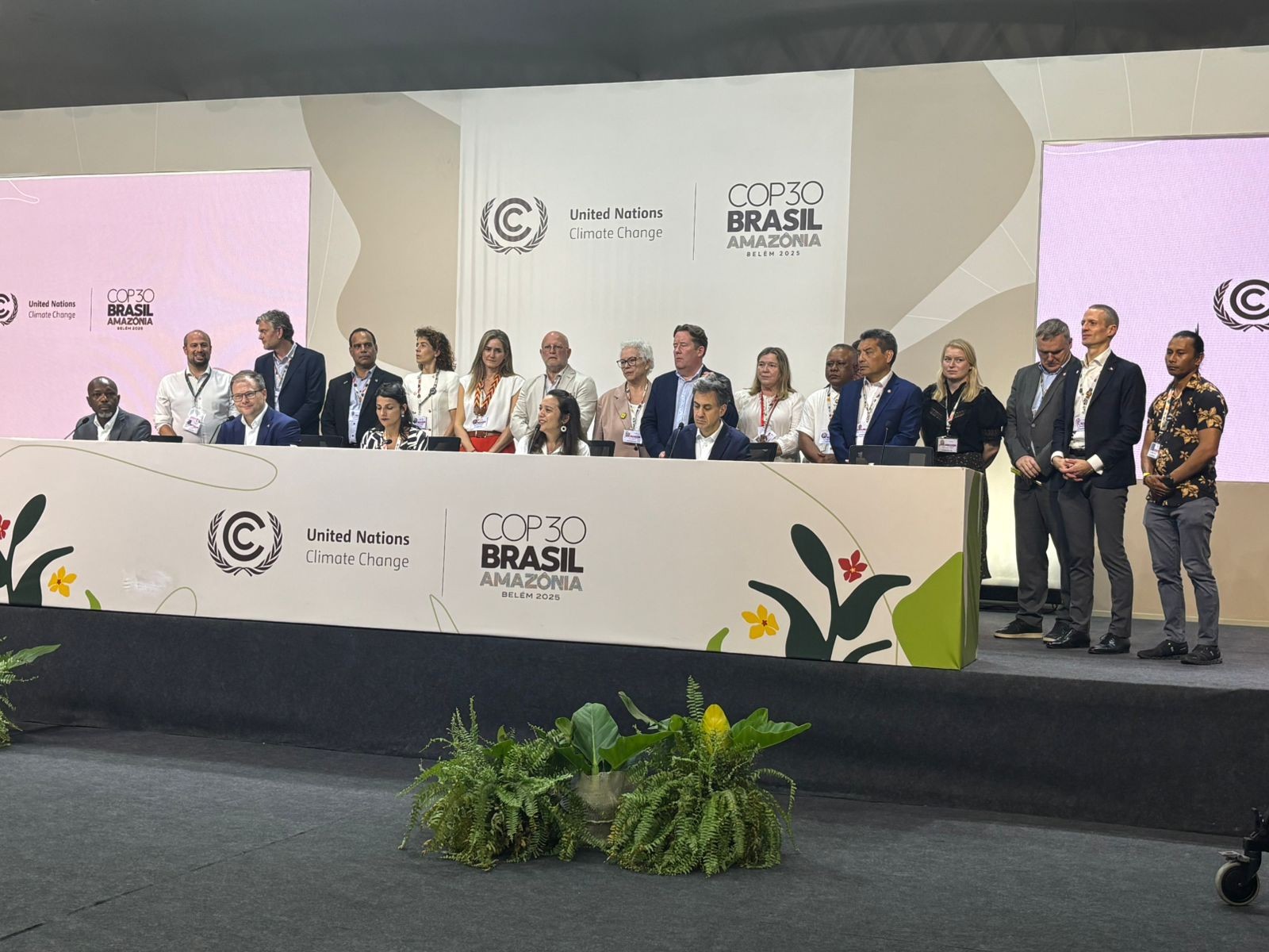 Em reunião com Lula, autoridades pedem que texto final da COP 30 reconheça importância de estados e municípios