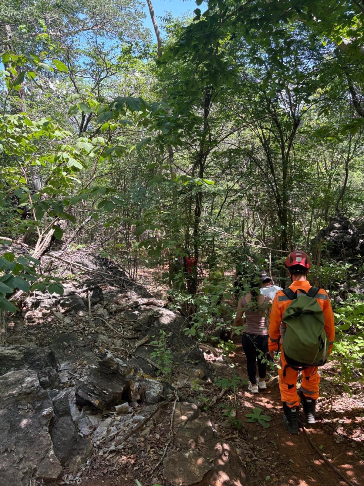 Bombeiros resgatam grupo perdido em trilha na Gruta dos Anjos, em Januária