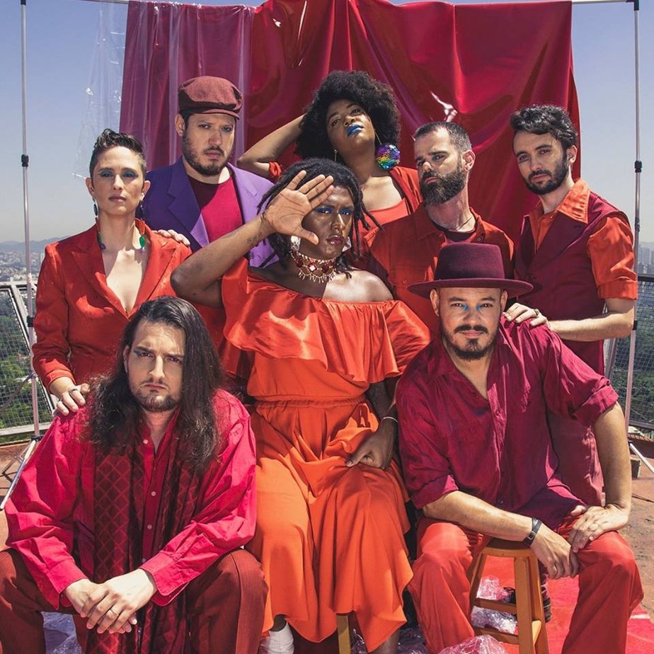 Liniker e Os Caramelows mandam o álbum 'Goela abaixo' com as vozes