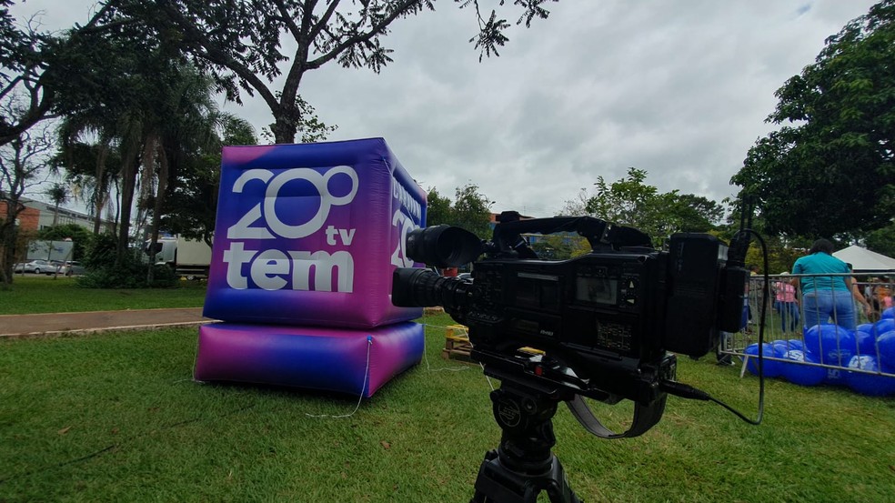 Caravana 20 anos TV TEM apresenta jornal ao vivo de pra a em