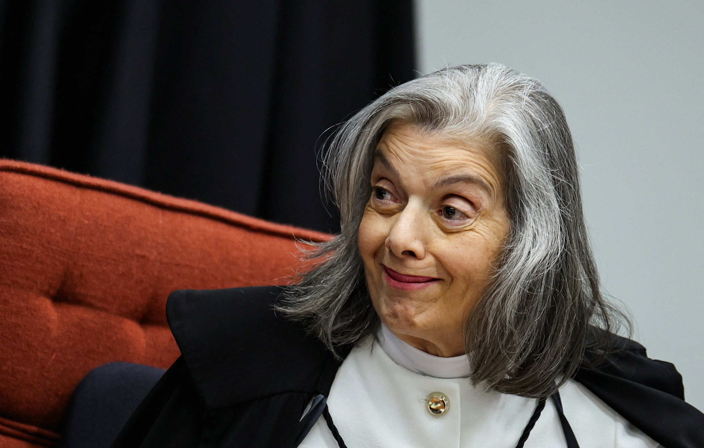 A partir de 2021, novas práticas antidemocráticas ameaçaram o Brasil, diz Cármen Lúcia
