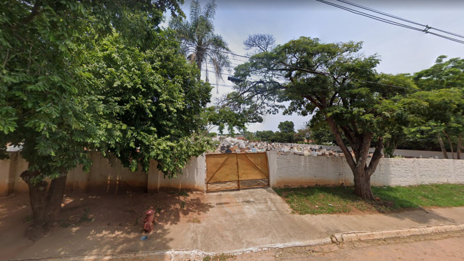 Família pede exumação na Justiça após visitar túmulo de parente e encontrar outro nome na lápide: 'Descaso'