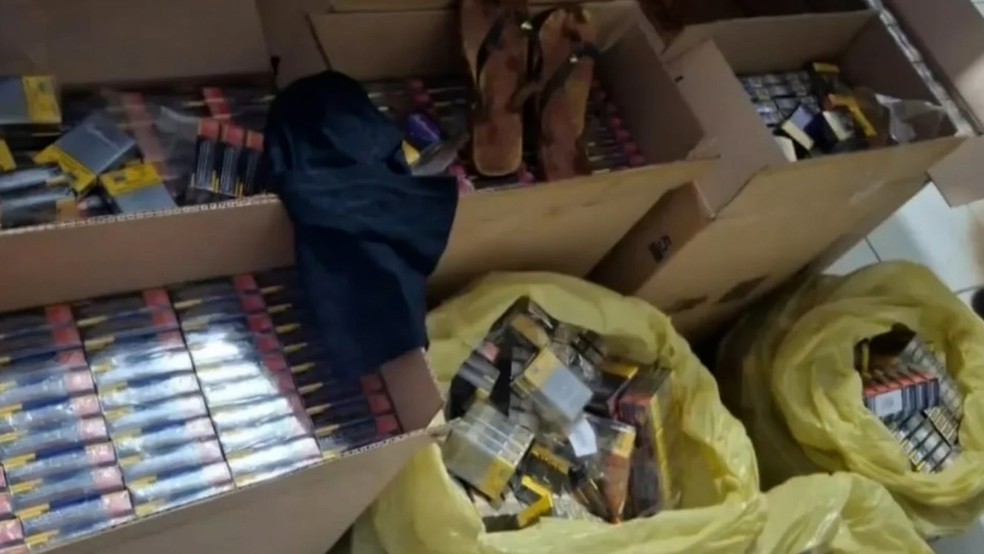 Policiais militares do Pará são presos no Maranhão transportando carga de cigarro roubada — Foto: Reprodução/TV Mirante