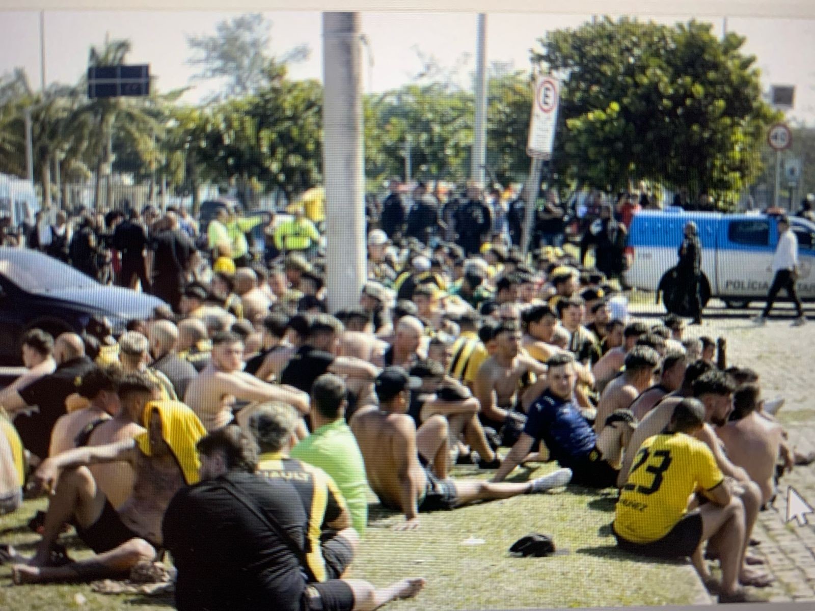 Justiça manda soltar último torcedor do Peñarol preso no Rio