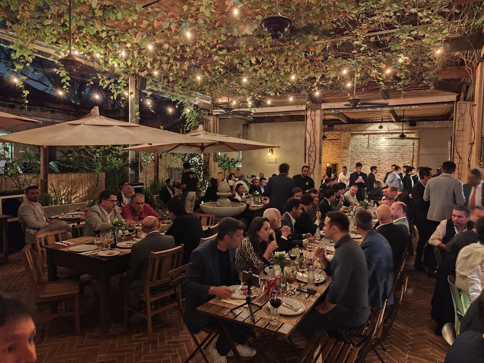 Jantar em SP em apoio a Hugo Motta na presidência da Câmara tem Lira, Valdemar e ministros de Lula ao lado de Tarcísio e Nunes