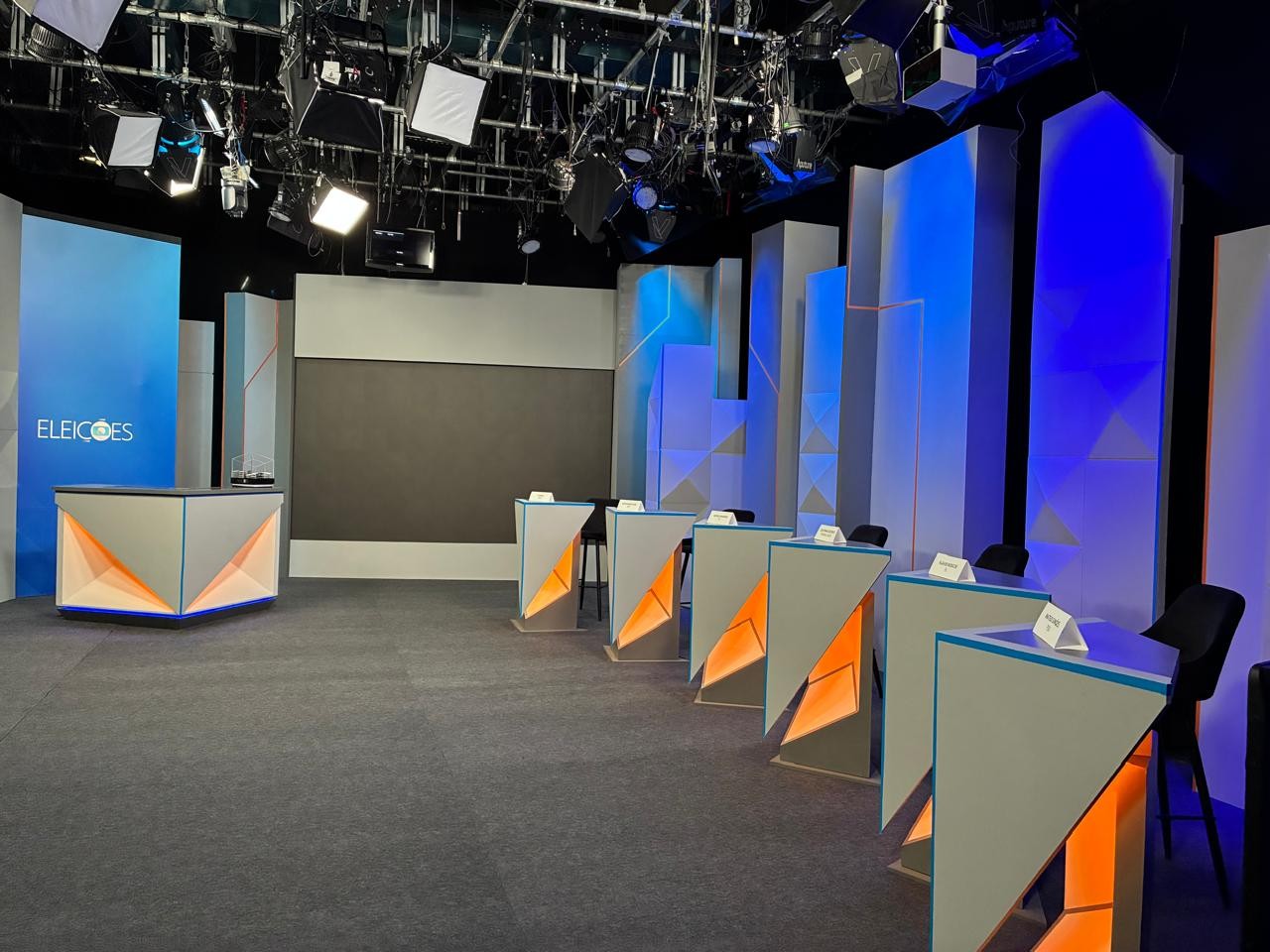 Globo transmite em instantes debate com candidatos ao governo de MG; ASSISTA