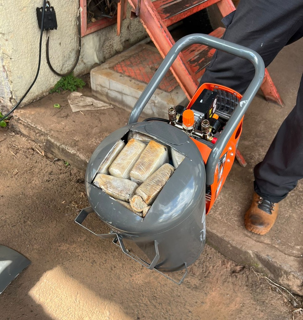 Droga estava dentro do cilindro de compressor de ar. — Foto: Divulgação