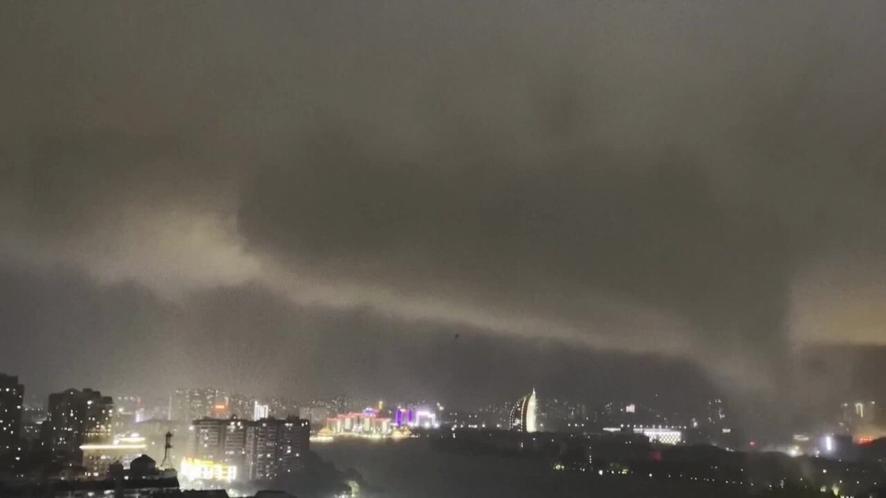 Tornado na China arremessa homem do 12º andar e deixa mortos
