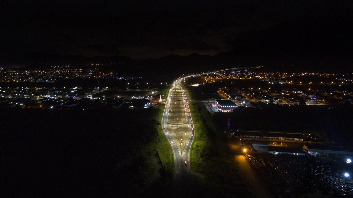 Prefeitura de Bertioga entrega iluminação da entrada da Cidade com mais ...