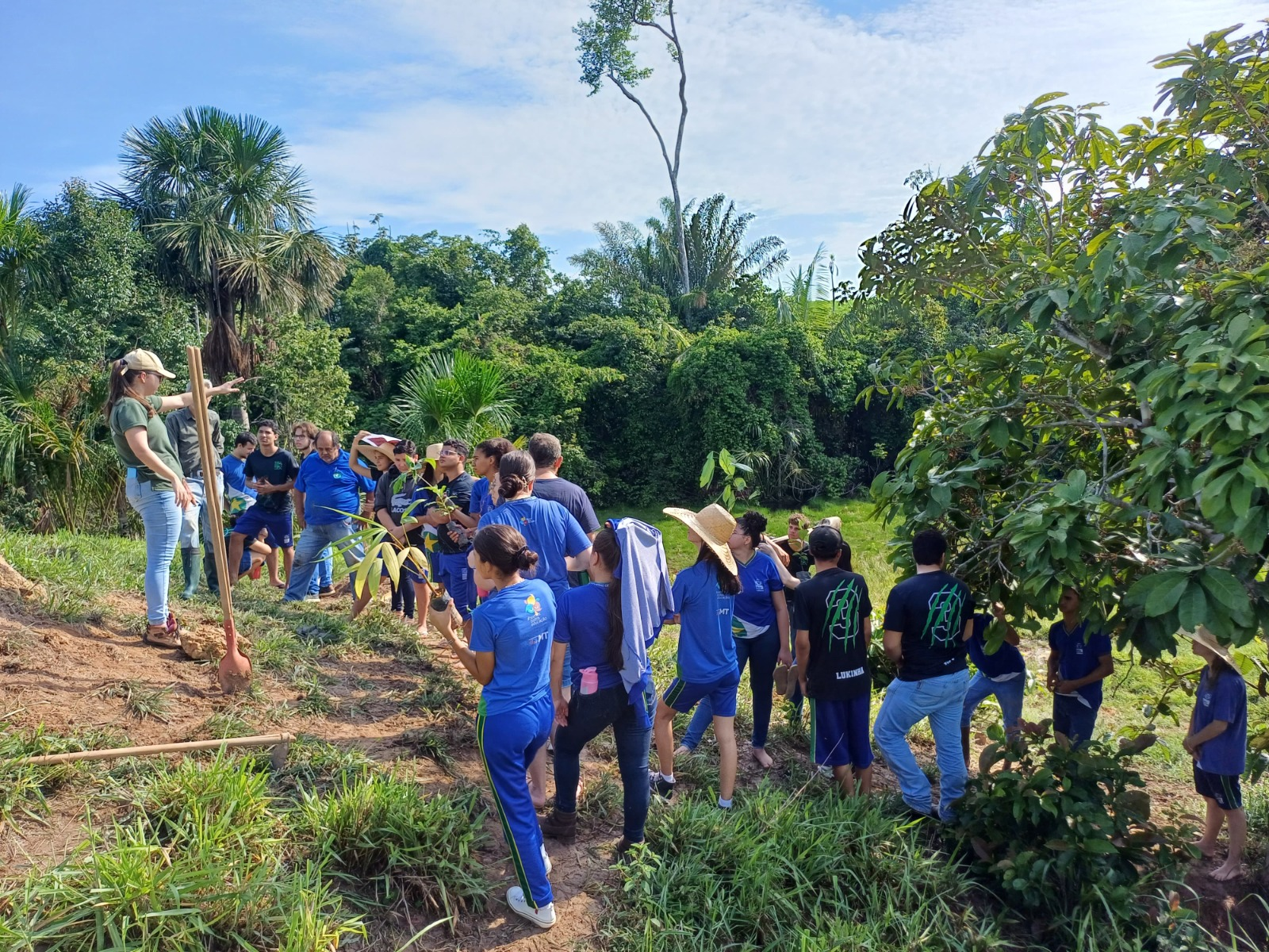 'Adote uma Nascente': 60 alunos fazem projeto para recuperação da vegetação e fontes de água de rios e córregos em MT