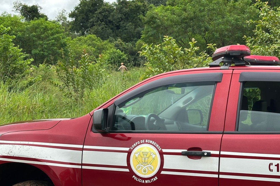 Corpo do idoso foi encontrado na entrada do poço artesiano do Córrego do Alegrete. — Foto: Emerson Sanchez/TV TEM
