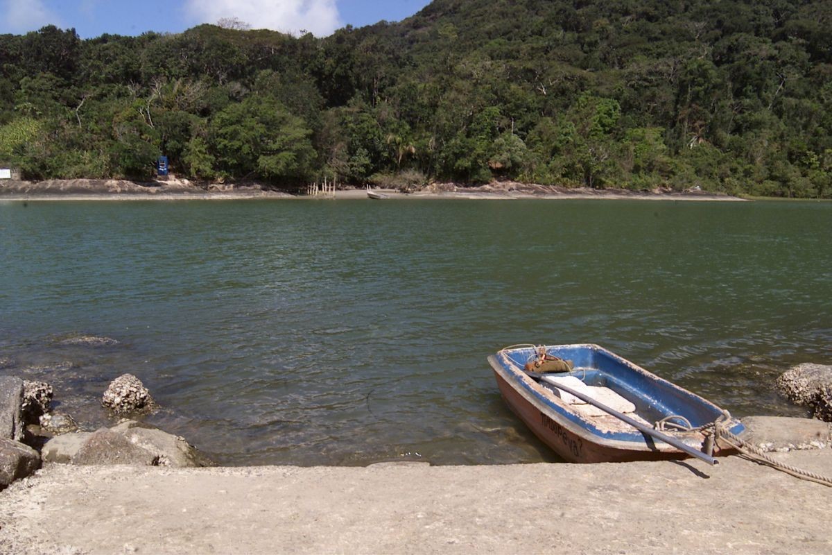 Turista desaparece após entrar no Rio Guaraú; bombeiros realizam buscas
