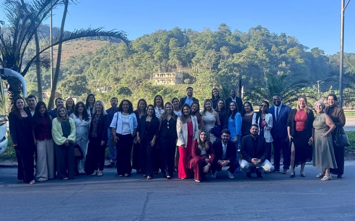 OAB de Itaperuna é homenageada pelos 60 anos durante conferência no Rio