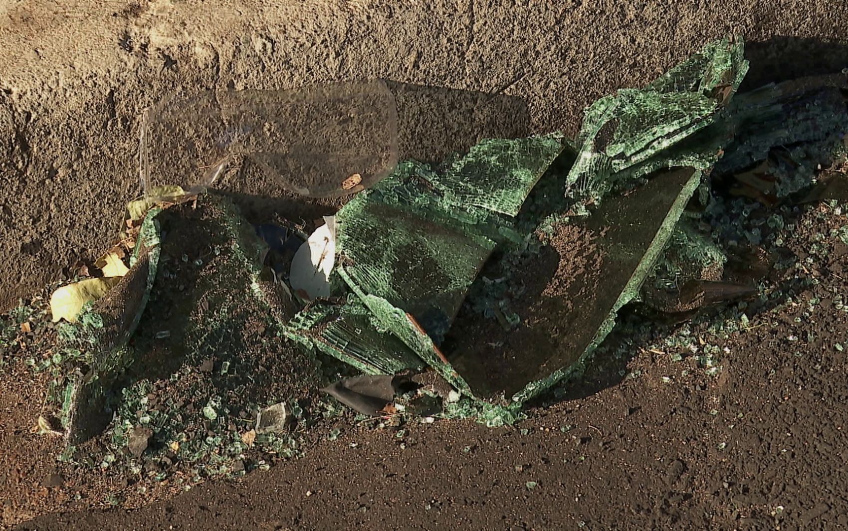 Família tem vidro de carro quebrado com barra de ferro e criança ferida com estilhaços após briga de trânsito em SP
