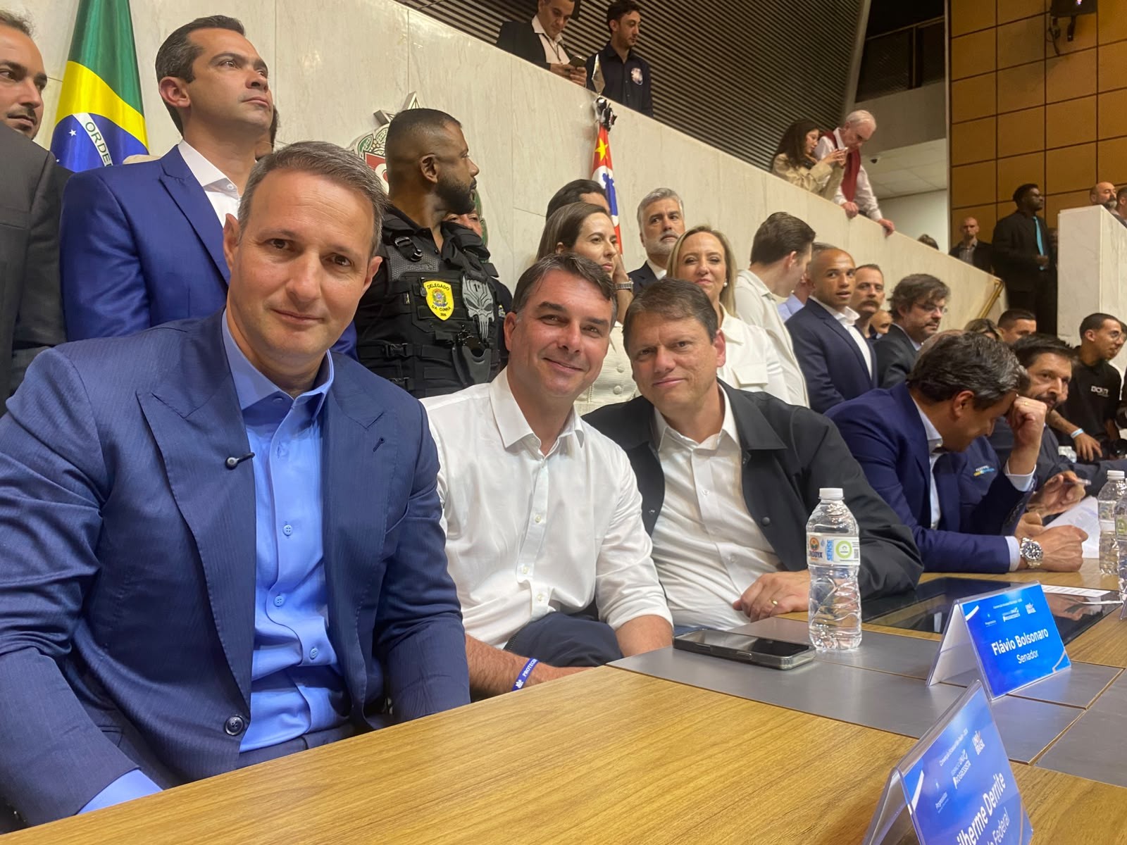 Flávio Bolsonaro aposta em apoio de federação de partidos para sua pré-candidatura presidencial