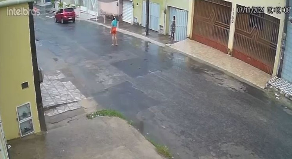 Polícia localizou veículo de aplicativo que saiu levando uma criança sozinha. — Foto: Reprodução