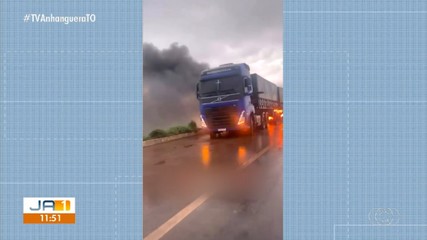 Carreta pega fogo e atrapalha trânsito na ponte entre Palmas e Luzimangues