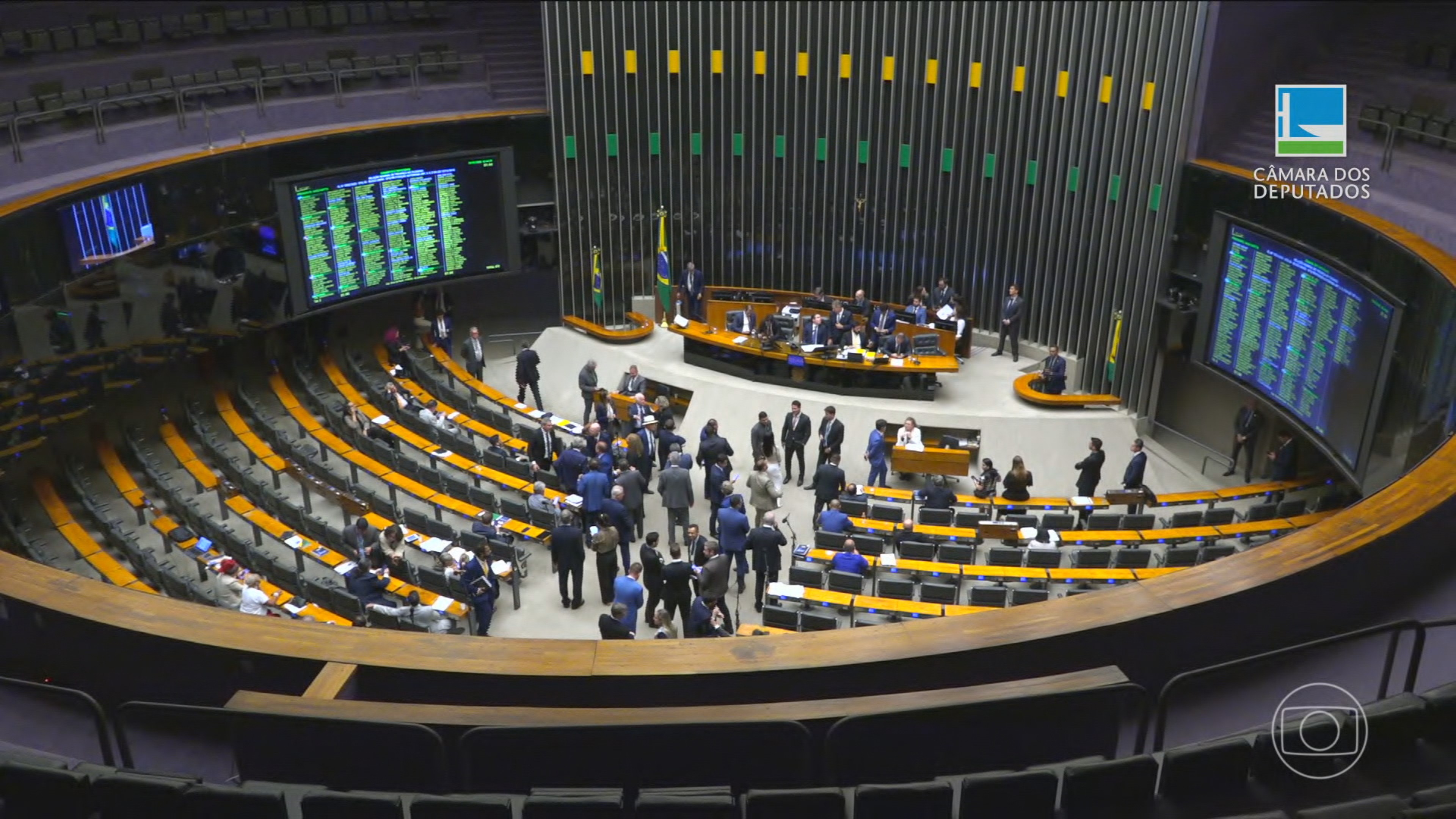 Câmara aprova PEC da Segurança Pública: como votaram partidos e deputados nos dois turnos