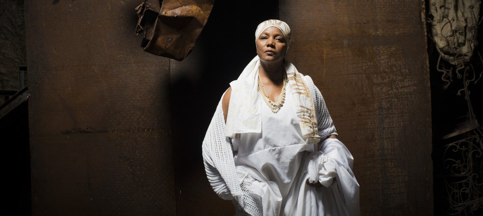 Peça "Eu Amarelo", em homenagem a Carolina Maria de Jesus, acontece em Salvador — Foto: Edu Monteiro