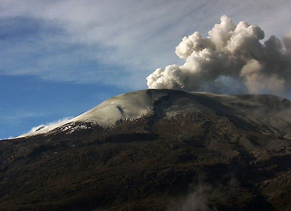 Vulcão na Colômbia volta à atividade, e governo vê risco de erupção | G1