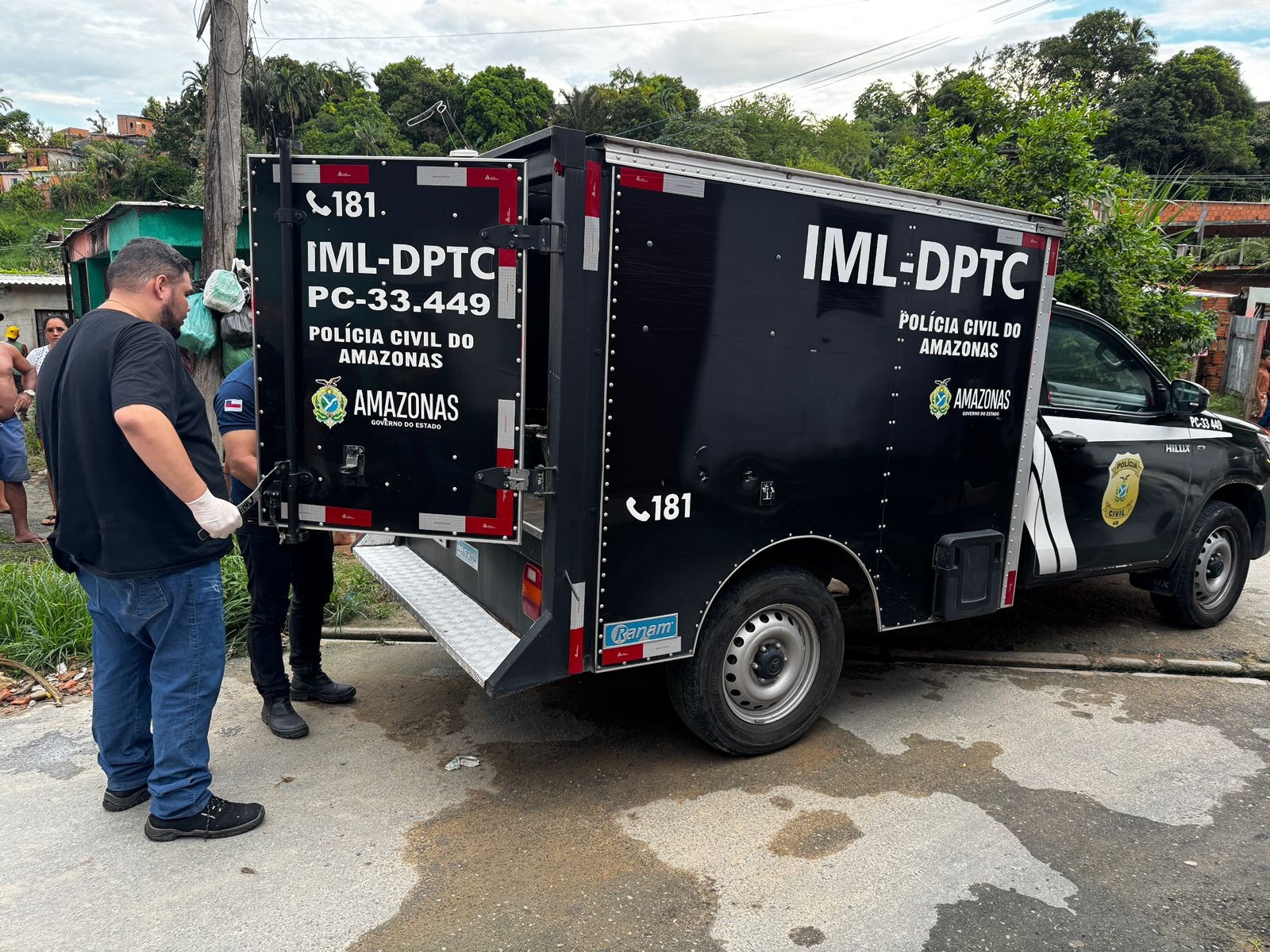Casal é executado e corpos são jogados em rua de Manaus; polícia investiga ligação com morte de jogador