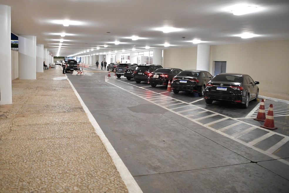 Conhecida como Chapelaria, a entrada do Salão Branco do Congresso Nacional – hoje de acesso geral – pode ter o acesso restrito a congressistas e autoridades. — Foto: Jonas Pereira/Agência Senado