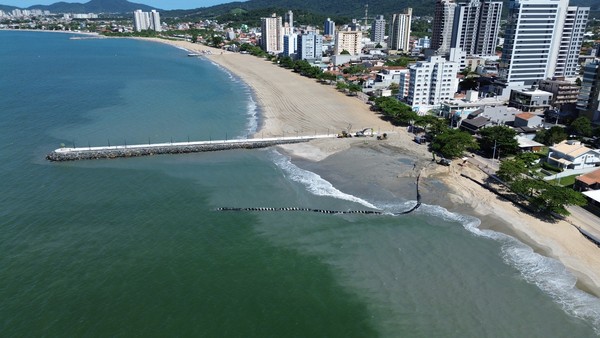 Obra de alargamento em cidade de SC 100% Bandeira Azul chega à metade | G1