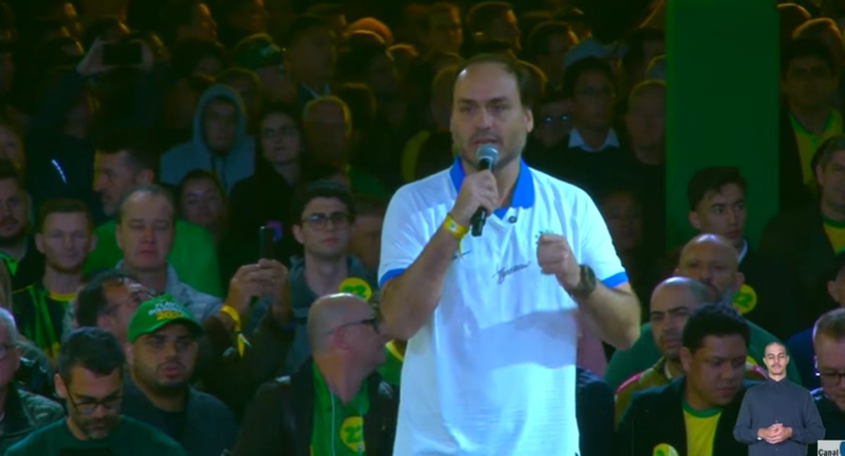 Carlos Bolsonaro é lançado pré-candidato ao Senado por Santa Catarina em evento do PL