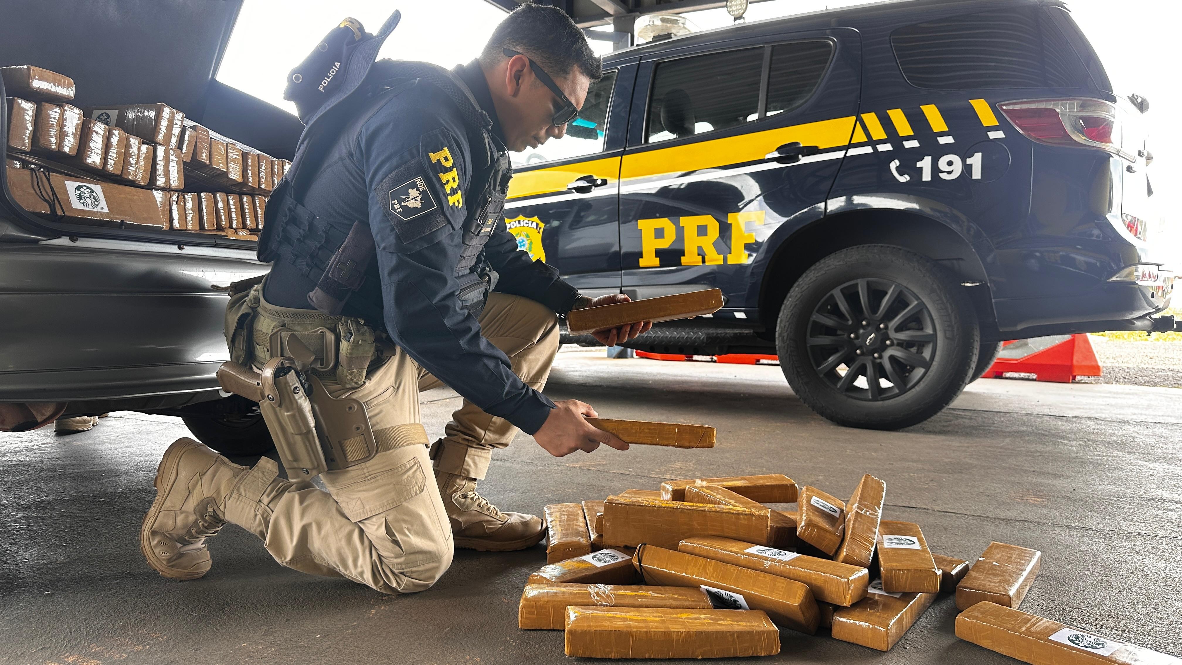 
Homem é preso transportando cerca de 500 quilos de maconha em rodovia do interior de SP