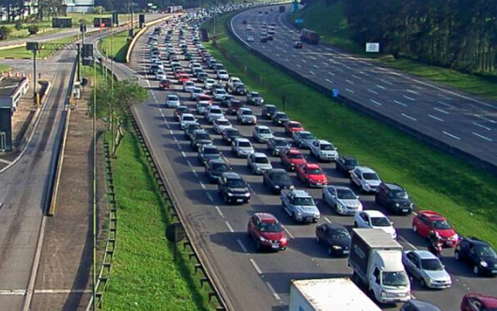 Natal e Ano Novo devem levar multidão para o litoral de SP; até 1 milhão de veículos são esperados nas estradas