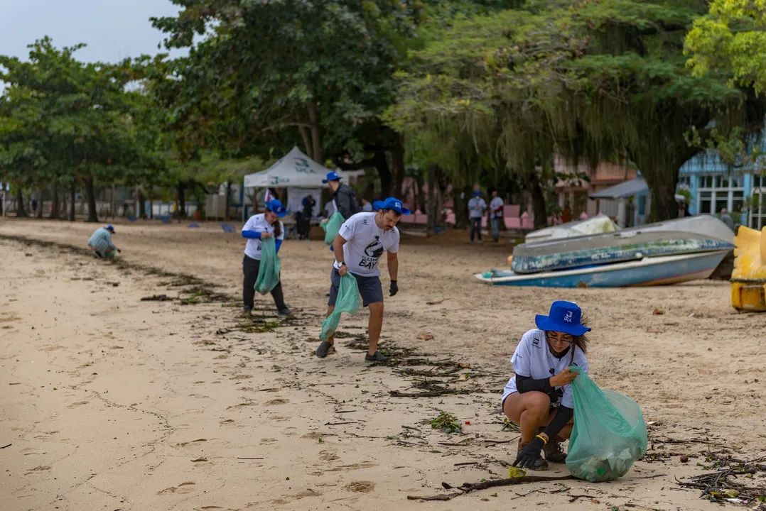 Mutirão de limpeza marca o Dia Mundial da Água no Poço do Valério, em Cachoeiras de Macacu. 