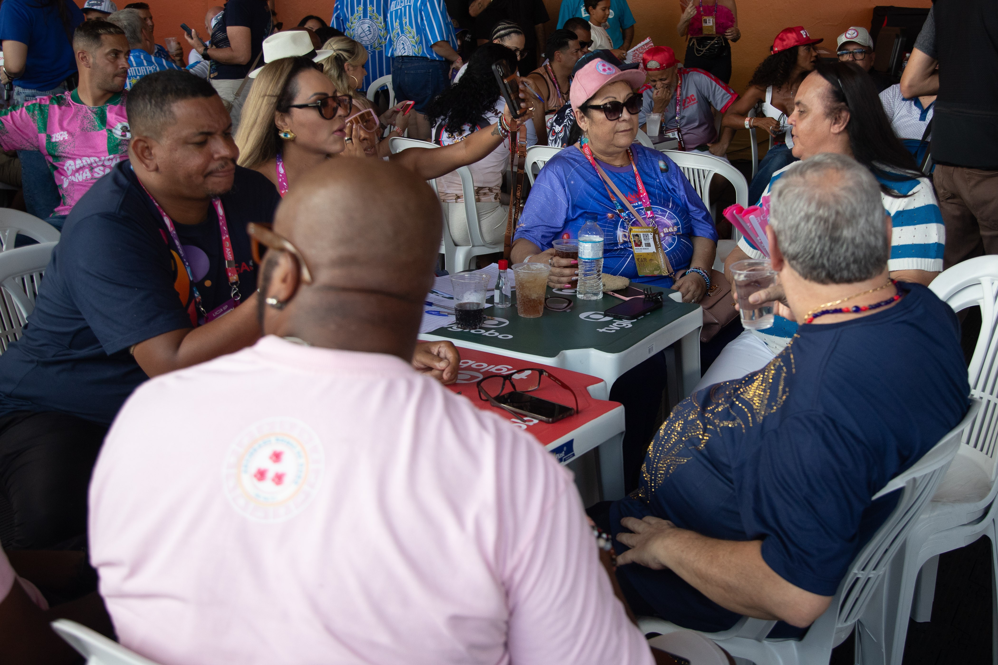 Punição, falha na comissão de frente e acidente marcam desfile que levou ao rebaixamento da Rosas de Ouro
