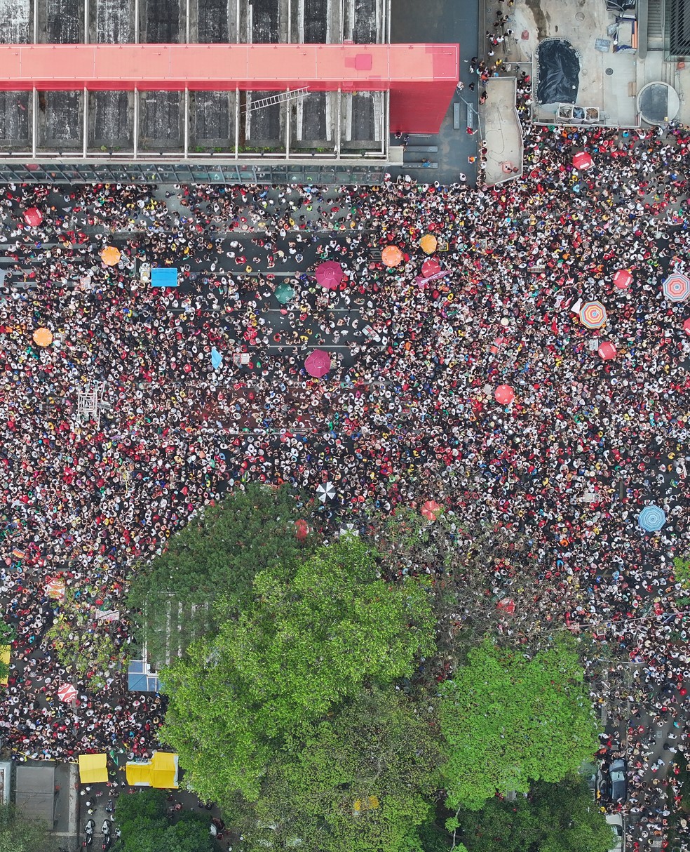 Manifestantes fazem protesto ao Masp, na Avenida Paulista, contra a PEC da Blindagem e o Projeto de Anistia — Foto: Monitor do Debate Político no Meio Digital & More in Common/Divulgação