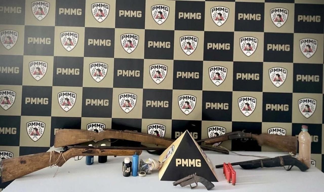 Homem é preso com cinco armas após companheira denunciar agressões, ameaças de morte e violência sexual em MG