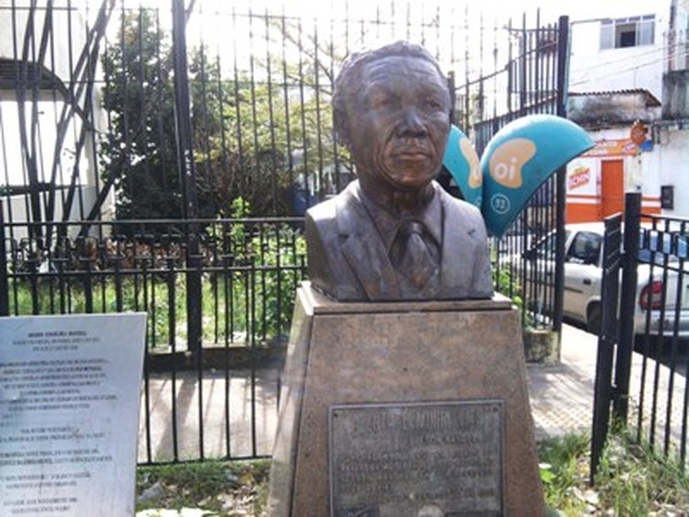 Busto de Nelson Mandela — Foto: Divulgação/PMS
