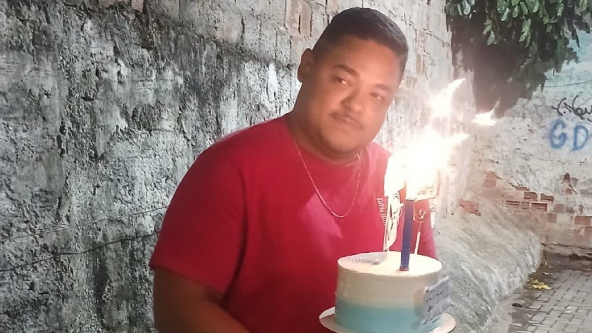 Motociclista morre e criança fica ferida em acidente no Recife; VÍDEO