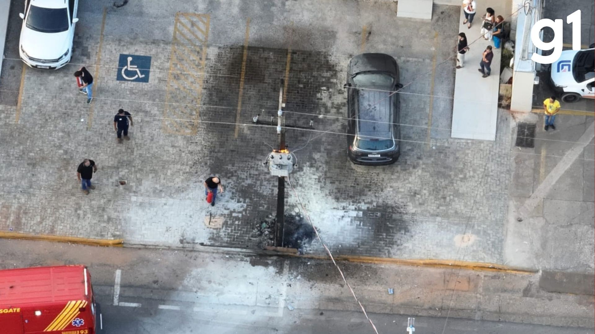 Pedestre tem 80% do corpo queimado após transformador explodir no momento em que ele passava em MT