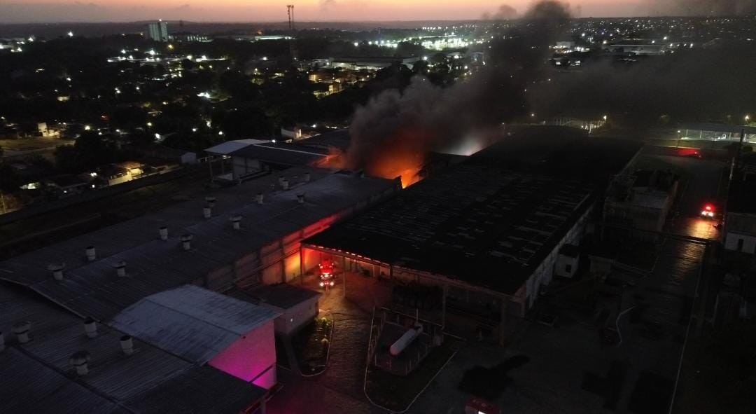 Incêndio atinge fábrica de pães no Distrito Industrial, em João Pessoa; VÍDEO